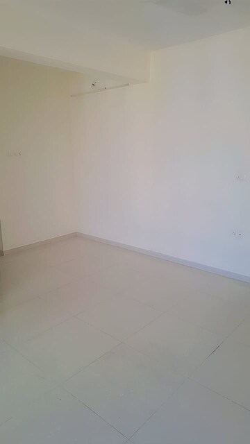 Room in 2 BHK Apartment at Dynamic Crest, Shilphata – for Rent