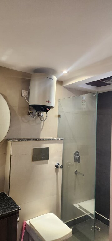 Bathroom in 3 BHK Builder Floor at Unitech South City 1, South City 1 – for Rent