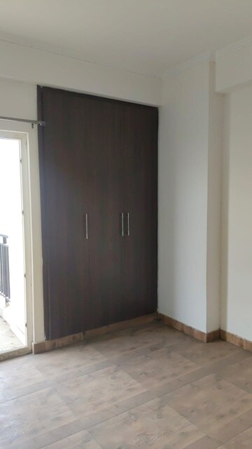 Room in 1 RK Apartment at Gaur City 2 - 14th Avenue, Sector 16c Greater Noida – for Sale