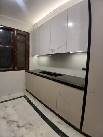Kitchen in 3 BHK Builder Floor at Unitech South City 1, South City 1 – for Rent