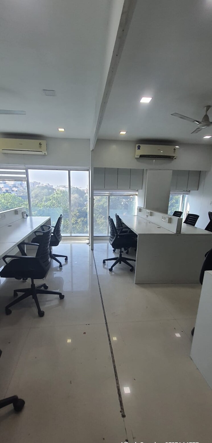 Team Area, adajan Commercial Office Space 2100 Sq.Ft. In Adajan Surat 9750429