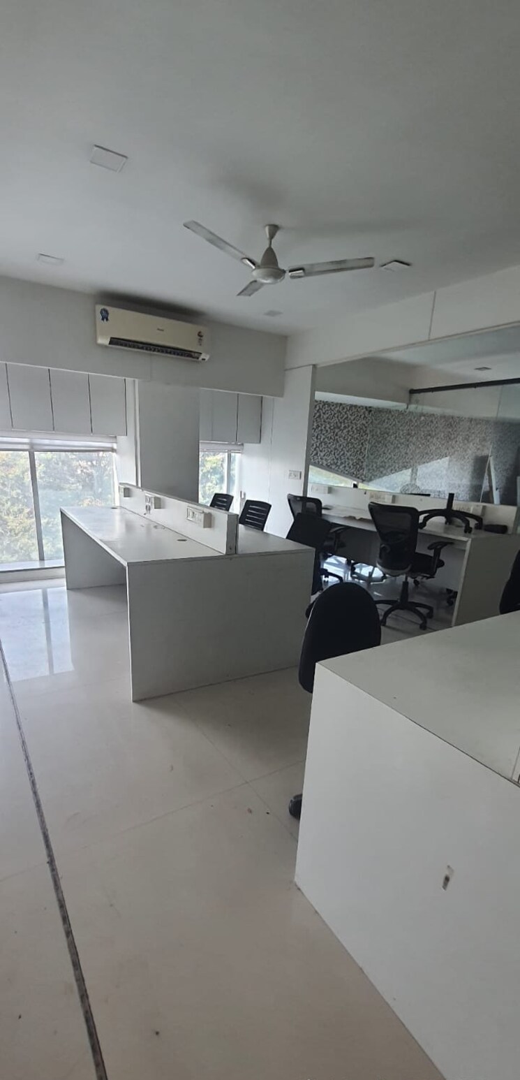 Team Area, adajan Commercial Office Space 2100 Sq.Ft. In Adajan Surat 9750429