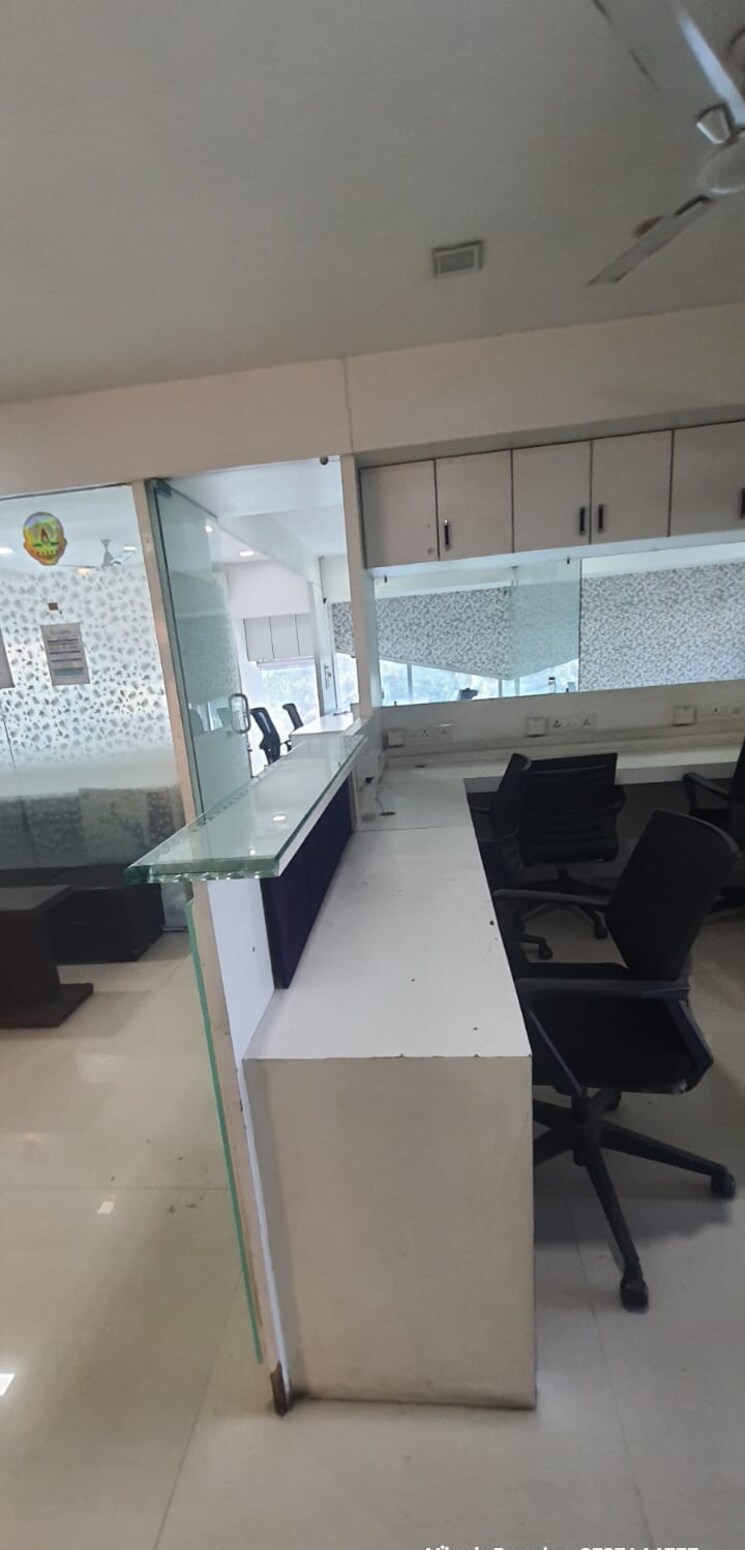 Team Area, adajan Commercial Office Space 2100 Sq.Ft. In Adajan Surat 9750429