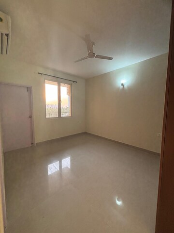 Room in 3 BHK Apartment at SARE Petioles, Sector 92 – for Rent