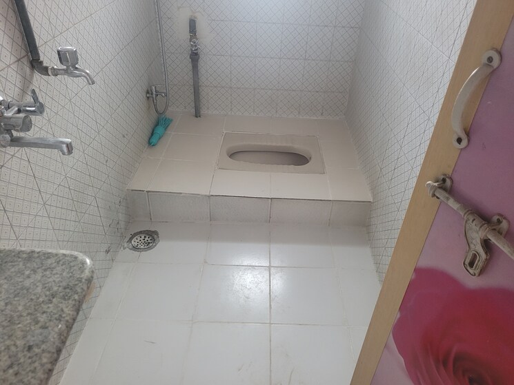 Bathroom, angal-utkarsha 2 Bedroom 1000 Sq.Ft. Apartment In Model Colony Pune 9750504