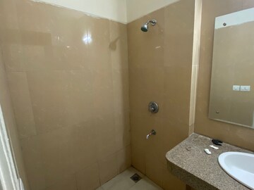 Room in 3.5 BHK Apartment at Emaar Emerald Estate, Sector 65 – for Rent