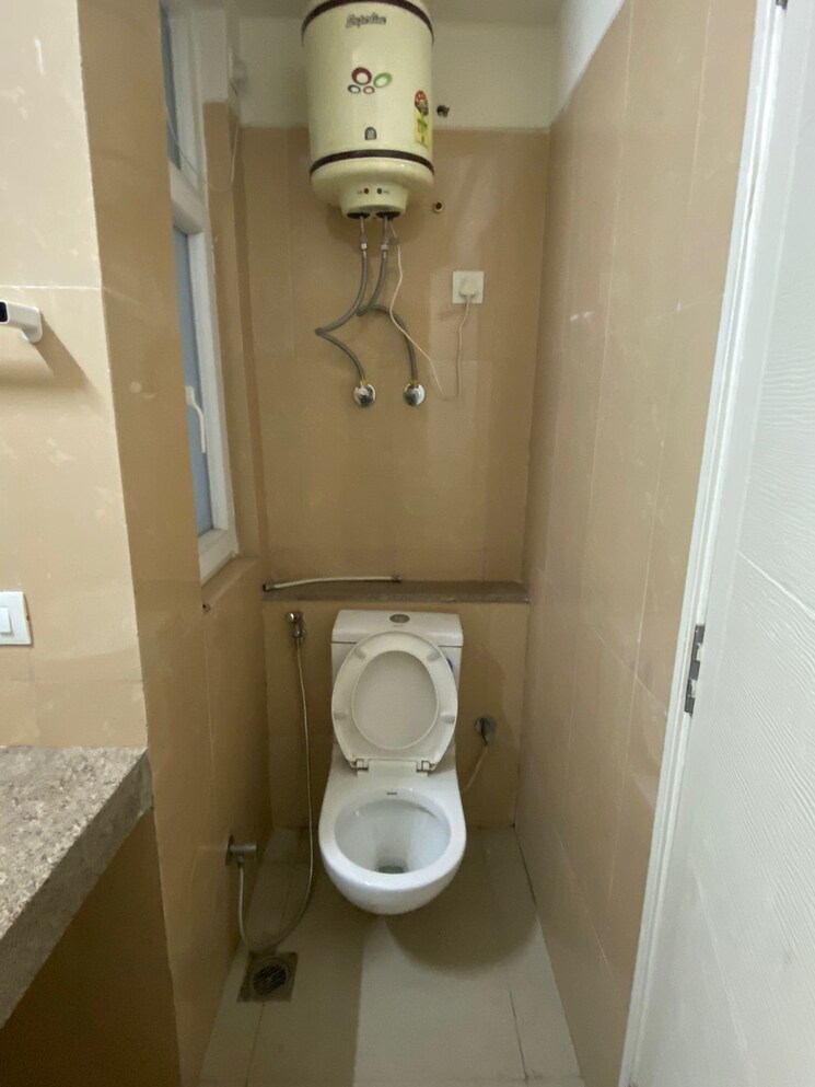 Bathroom, emaar-emerald-estate 3.5 Bedroom 1400 Sq.Ft. Apartment In Sector 65 Gurgaon 9750520