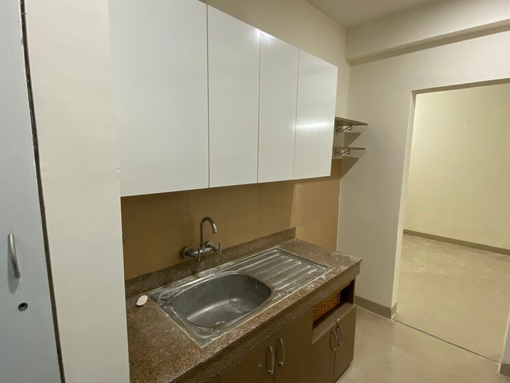 Kitchen, emaar-emerald-estate 3.5 Bedroom 1400 Sq.Ft. Apartment In Sector 65 Gurgaon 9750520