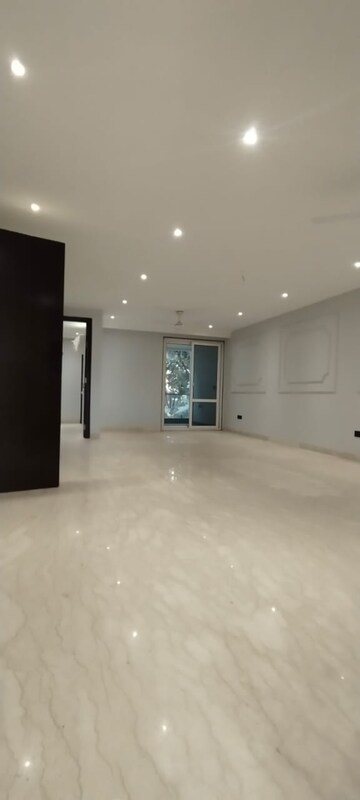 Room in 3 BHK Apartment at Oasis Apartments, Sector 55 – for Rent