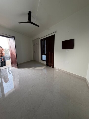 Room in 1 BHK Apartment at Palm Residency Chhatarpur, Chattarpur – for Rent