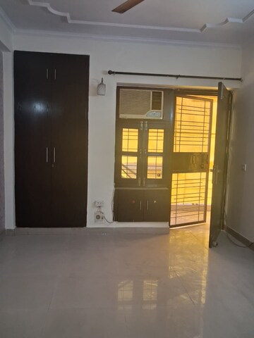 Room in 2 BHK Builder Floor at SS Mayfield Gardens, Sector 51 – for Rent