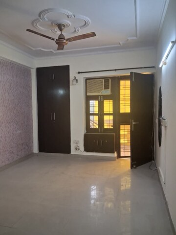 Room in 2 BHK Builder Floor at SS Mayfield Gardens, Sector 51 – for Rent
