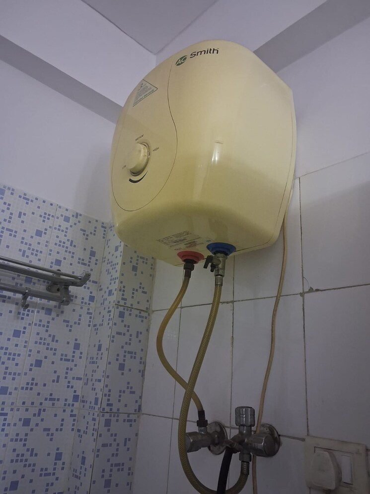 Bathroom, ss-mayfield-gardens 2 Bedroom 1150 Sq.Ft. Builder Floor In Sector 51 Gurgaon 9750650