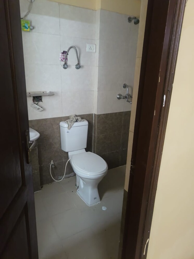 Bathroom, aims-golf-avenue-ii 2 Bedroom 1080 Sq.Ft. Apartment In Sector 75 Noida 9750643