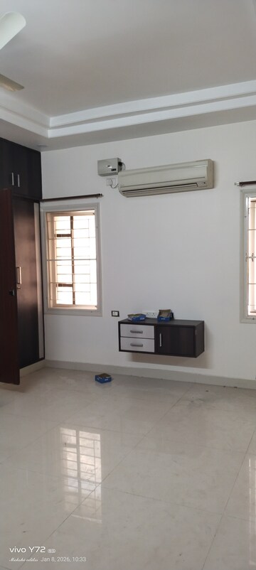 Room in 3 BHK Apartment at Aparanji Estate, Madhapur – for Rent