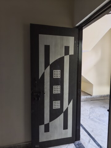 Room in 6 BHK Independent House at Beta Ii Greater Noida – for Sale