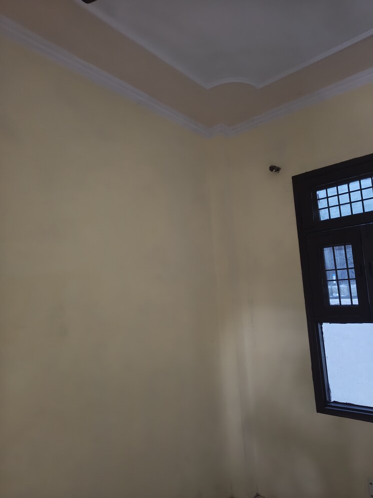 Room, beta ii greater noida 6 Bedroom 120 Sq.Mt. Independent House In Beta Ii Greater Noida Greater Noida 9750800