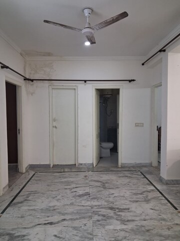 Building Lobby in 3 BHK Builder Floor at Unitech South City II, Sector 50 – for Rent