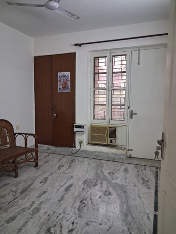 Room in 3 BHK Builder Floor at Unitech South City II, Sector 50 – for Rent