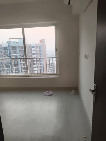 Room in 3 BHK Apartment at Shapoorji Pallonji Joyville Gurgaon, Sector 102 – for Rent