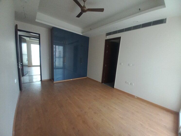 Room, mahagun-mezzaria 4 Bedroom 3525 Sq.Ft. Apartment In Sector 78 Noida 9750832