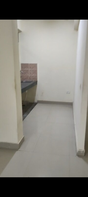 Room in 2 BHK Apartment at Conscient Habitat 78, Sector 78 – for Rent