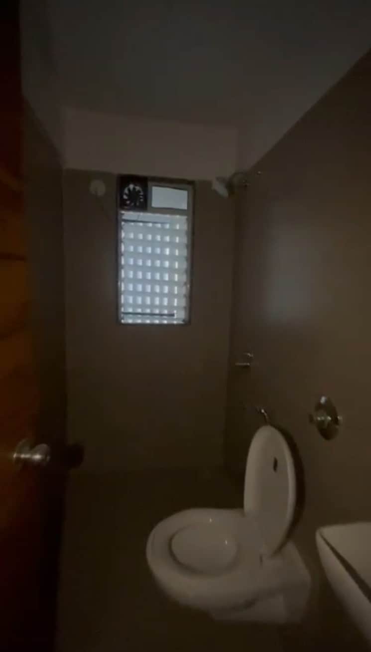 Bathroom, je-and-vee-madhuban 2 Bedroom 653 Sq.Ft. Apartment In Malad East Mumbai 9751004