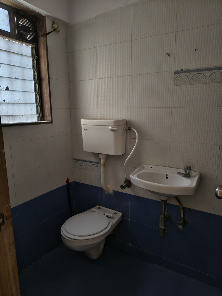 Bathroom, raj-paradise-b-wing-chs-ltd 2 Bedroom 750 Sq.Ft. Apartment In Andheri East Mumbai 9751035