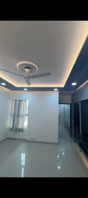 Room in 2 BHK Apartment at Wave Dream Homes, Wave City – for Rent