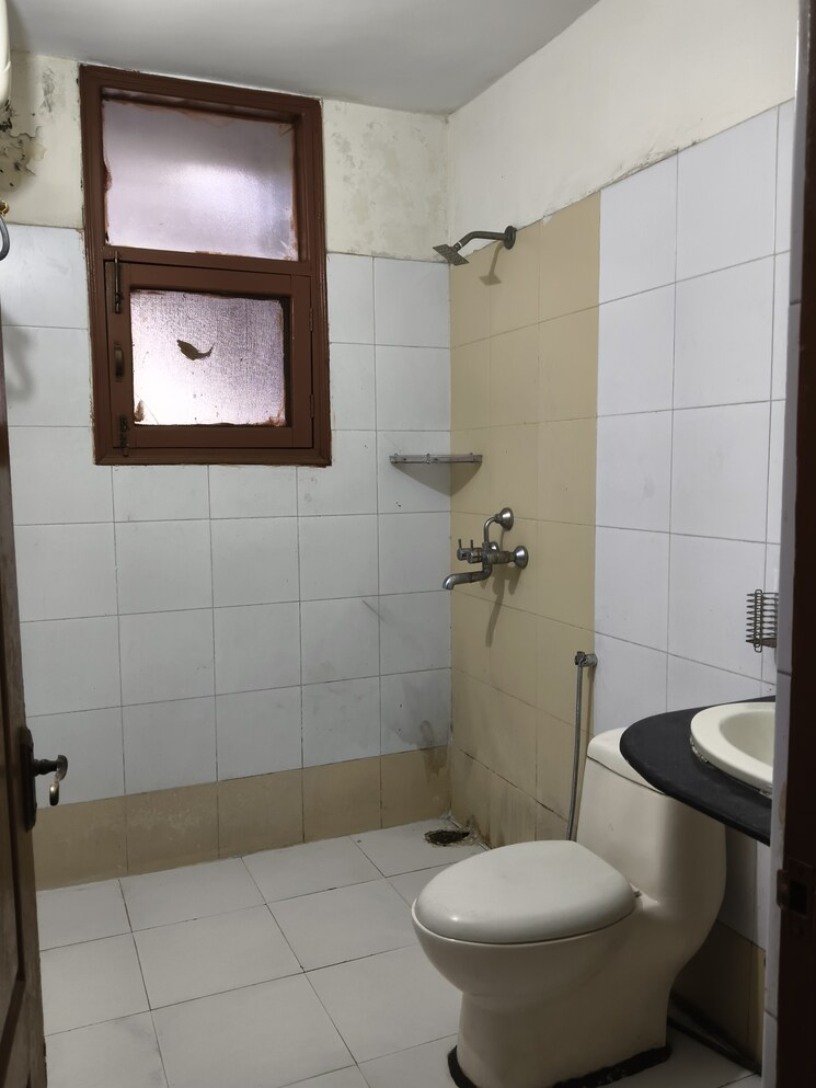 Bathroom, vip road 2 Bedroom 1250 Sq.Ft. Apartment In Vip Road Zirakpur 9751156