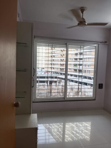 Room in 2.5 BHK Apartment at Shree Signature Park, Wakad – for Rent