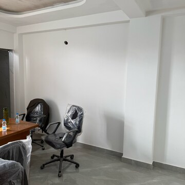 Parking in 3 BHK Builder Floor at Sector 81 – for Sale