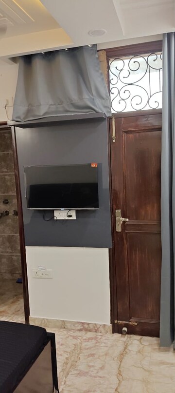 Furnished Amenities in 2 BHK Builder Floor at Subhash Nagar – for Rent