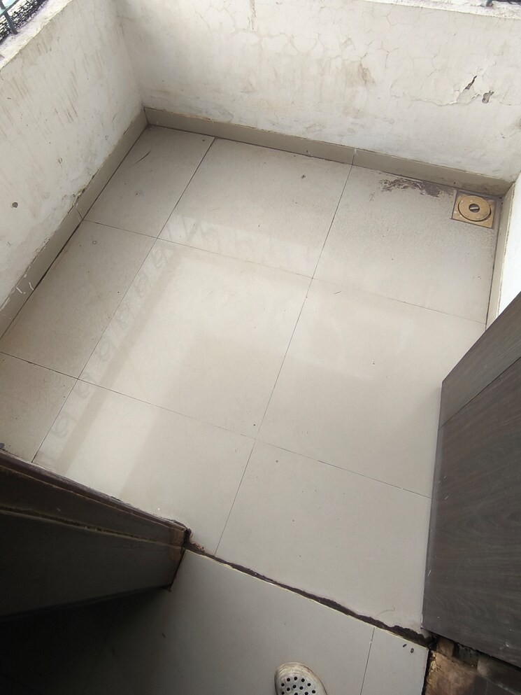 Bathroom, adajan 2 Bedroom 1285 Sq.Ft. Apartment In Adajan Surat 9751362