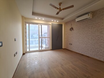 Room in 4 BHK Apartment at Aradhya Homes, Sector 67a – for Rent