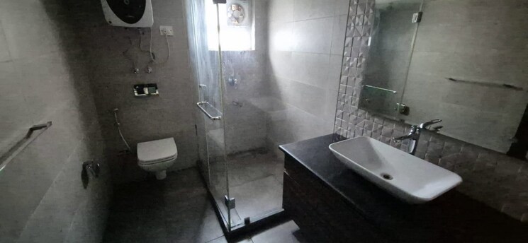 Bathroom, geetanjali enclave 3.5 Bedroom 465 Sq.Yd. Apartment In Geetanjali Enclave Delhi 9736493