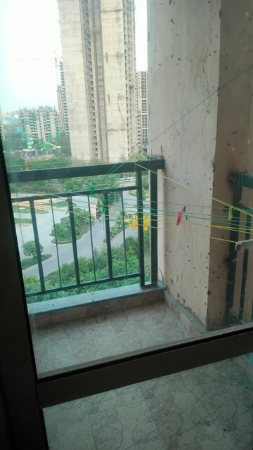 Room in 4 BHK Apartment at Gardenia Glory, Sector 46 – for Rent