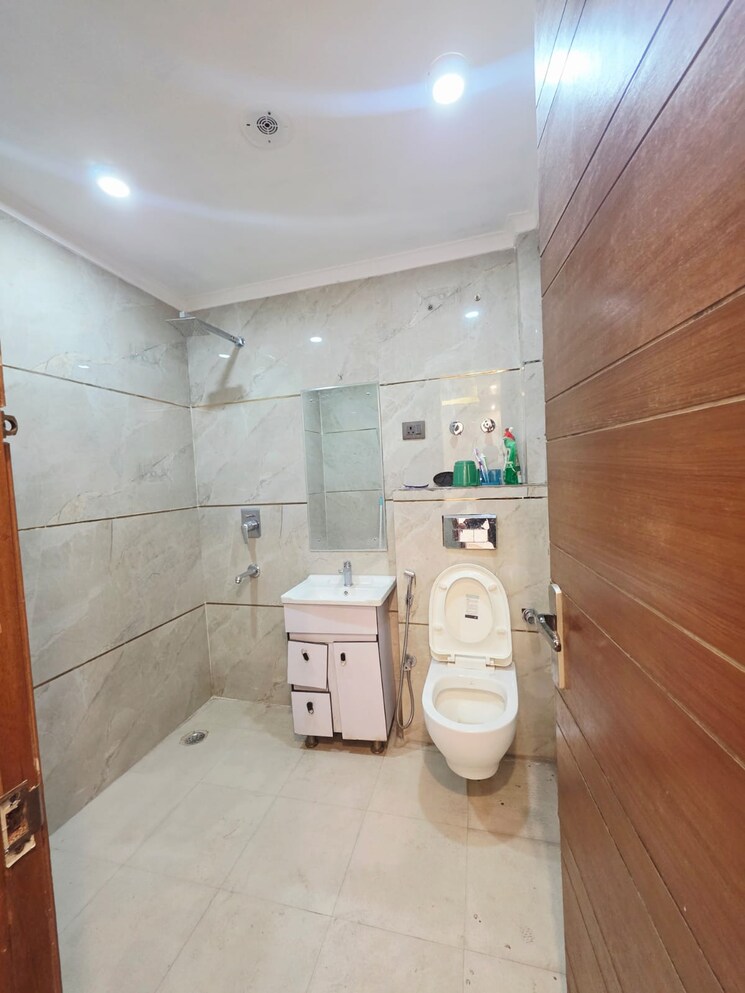 Bathroom, saket 2 Bedroom 807 Sq.Ft. Builder Floor In Saket Delhi 9751502