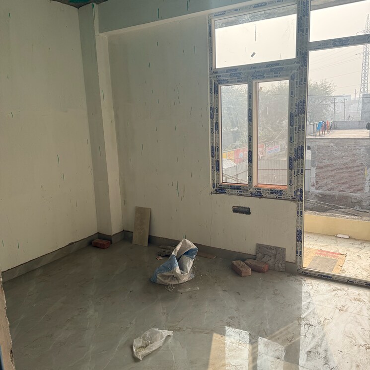 Room, sector 81 2 Bedroom 900 Sq.Ft. Builder Floor In Sector 81 Noida 9742715