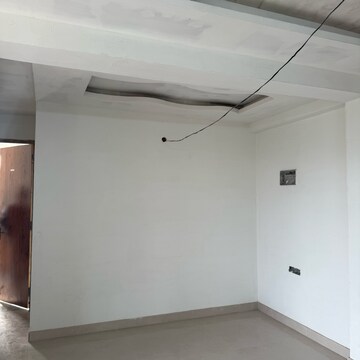 Room in 2 BHK Builder Floor at Sector 81 – for Sale