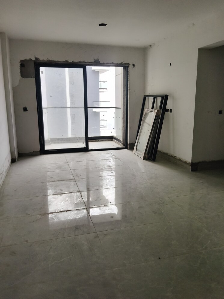 Room, one-oak-natura 2.5 Bedroom 1440 Sq.Ft. Apartment In Sushant Golf City Lucknow 9751533