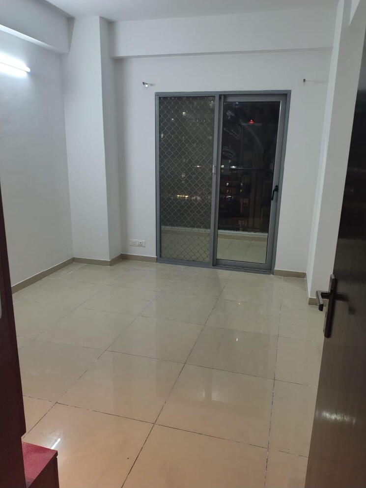 Bathroom, shri-radha-aqua-garden 2 Bedroom 1050 Sq.Ft. Apartment In Sector 16b Greater Noida Greater Noida 9751626