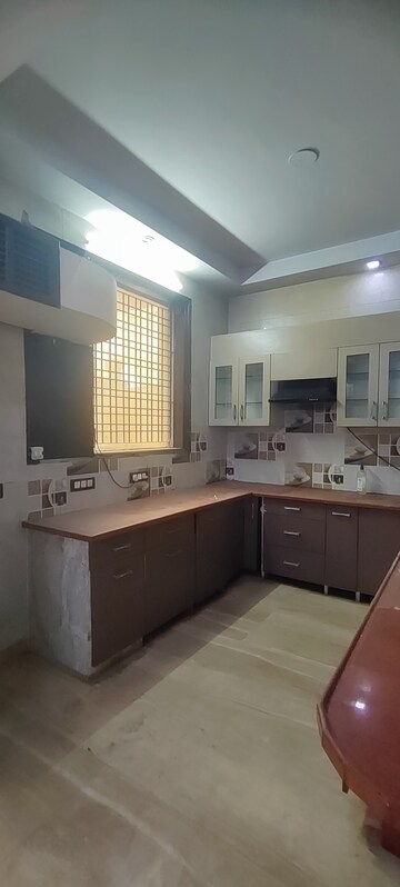 Kitchen in 3 BHK Builder Floor at Sector 37 – for Rent