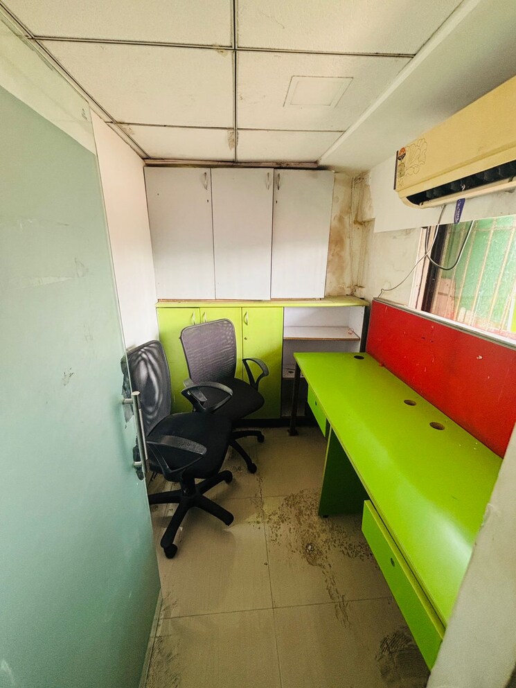 Team Area, malad west Commercial Office Space 1850 Sq.Ft. In Malad West Mumbai 9751859