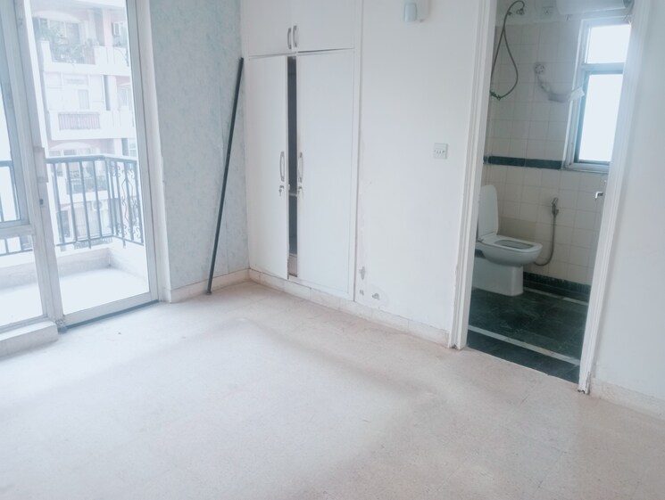 Room, emaar-emerald-estate 2.5 Bedroom 1020 Sq.Ft. Apartment In Sector 65 Gurgaon 9751873