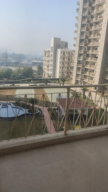 Balcony in 2.5 BHK Apartment at Pareena Micasa, Sector 68 – for Rent
