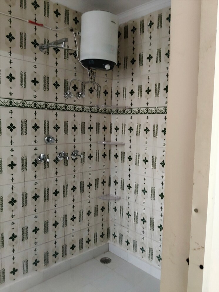 Bathroom, sector 4 2 Bedroom 900 Sq.Ft. Apartment In Sector 4 Panchkula 9752096