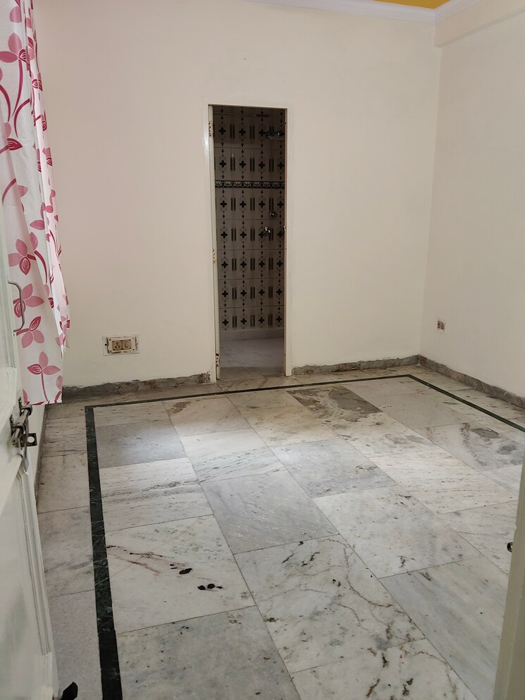 Room, sector 4 2 Bedroom 900 Sq.Ft. Apartment In Sector 4 Panchkula 9752096