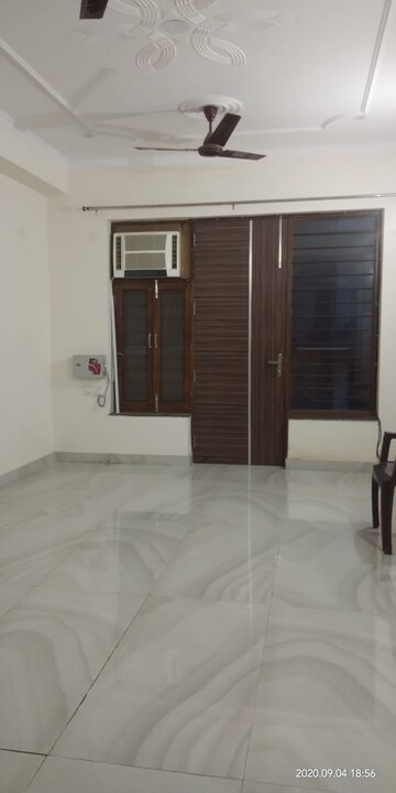 Room in 3 BHK Builder Floor at Sector 23a – for Rent