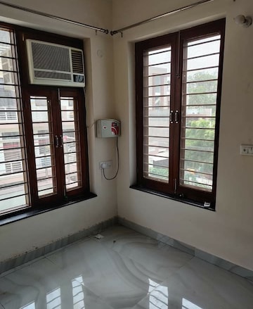 Room in 3 BHK Builder Floor at Sector 23a – for Rent